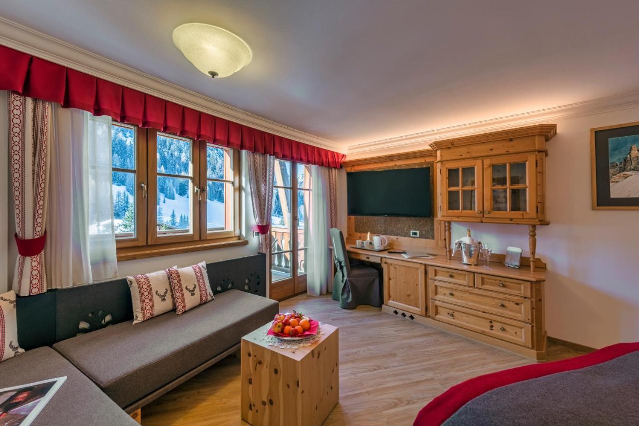 Posta Zirm Hotel Corvara In Badia Kültér fotó