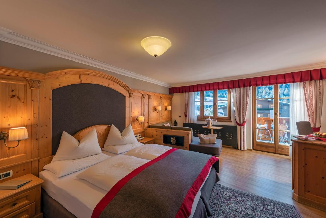 Posta Zirm Hotel Corvara In Badia Kültér fotó