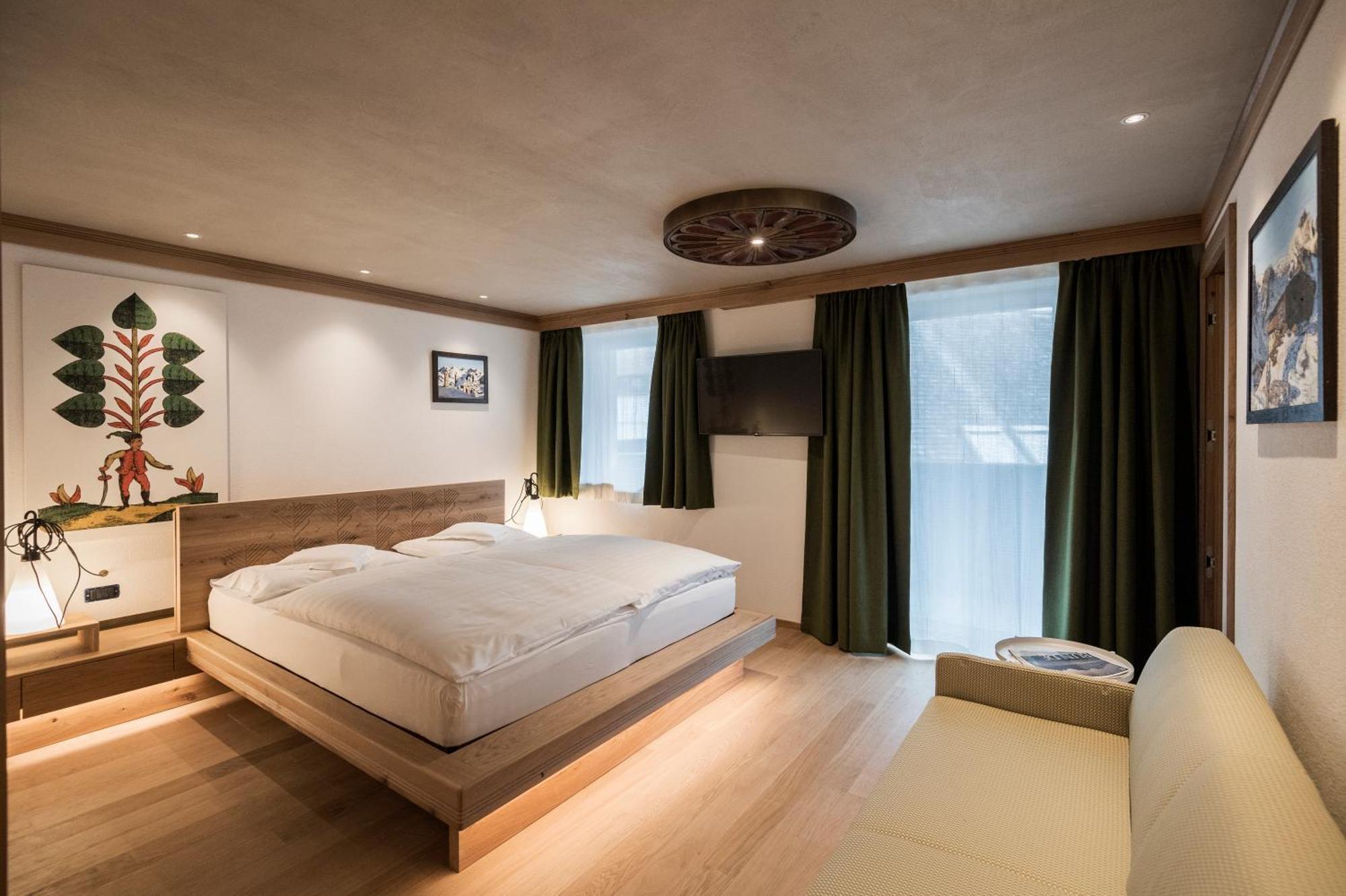 Posta Zirm Hotel Corvara In Badia Kültér fotó