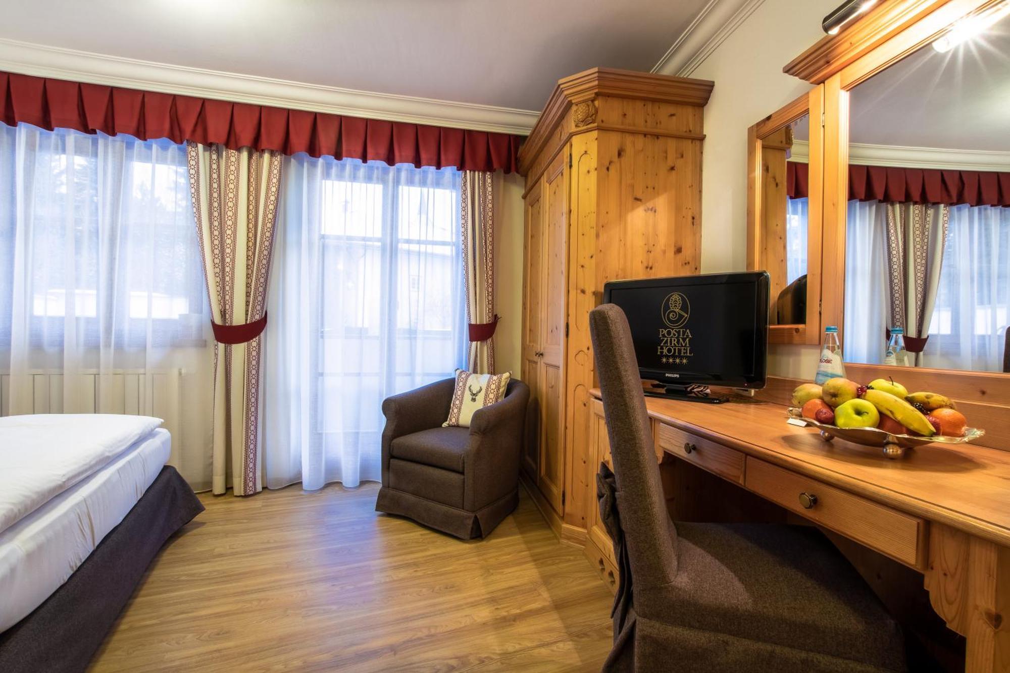 Posta Zirm Hotel Corvara In Badia Kültér fotó