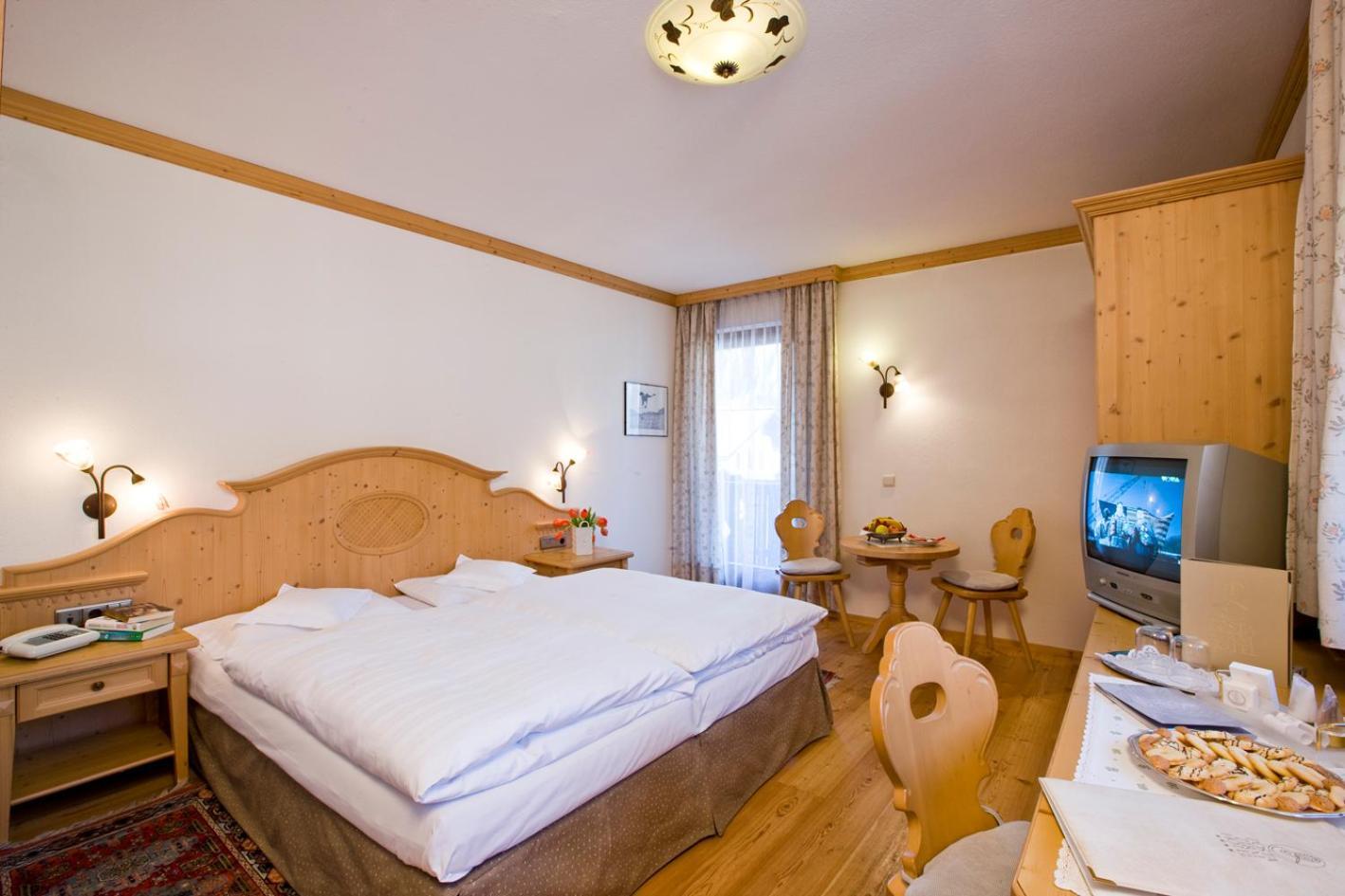 Posta Zirm Hotel Corvara In Badia Kültér fotó